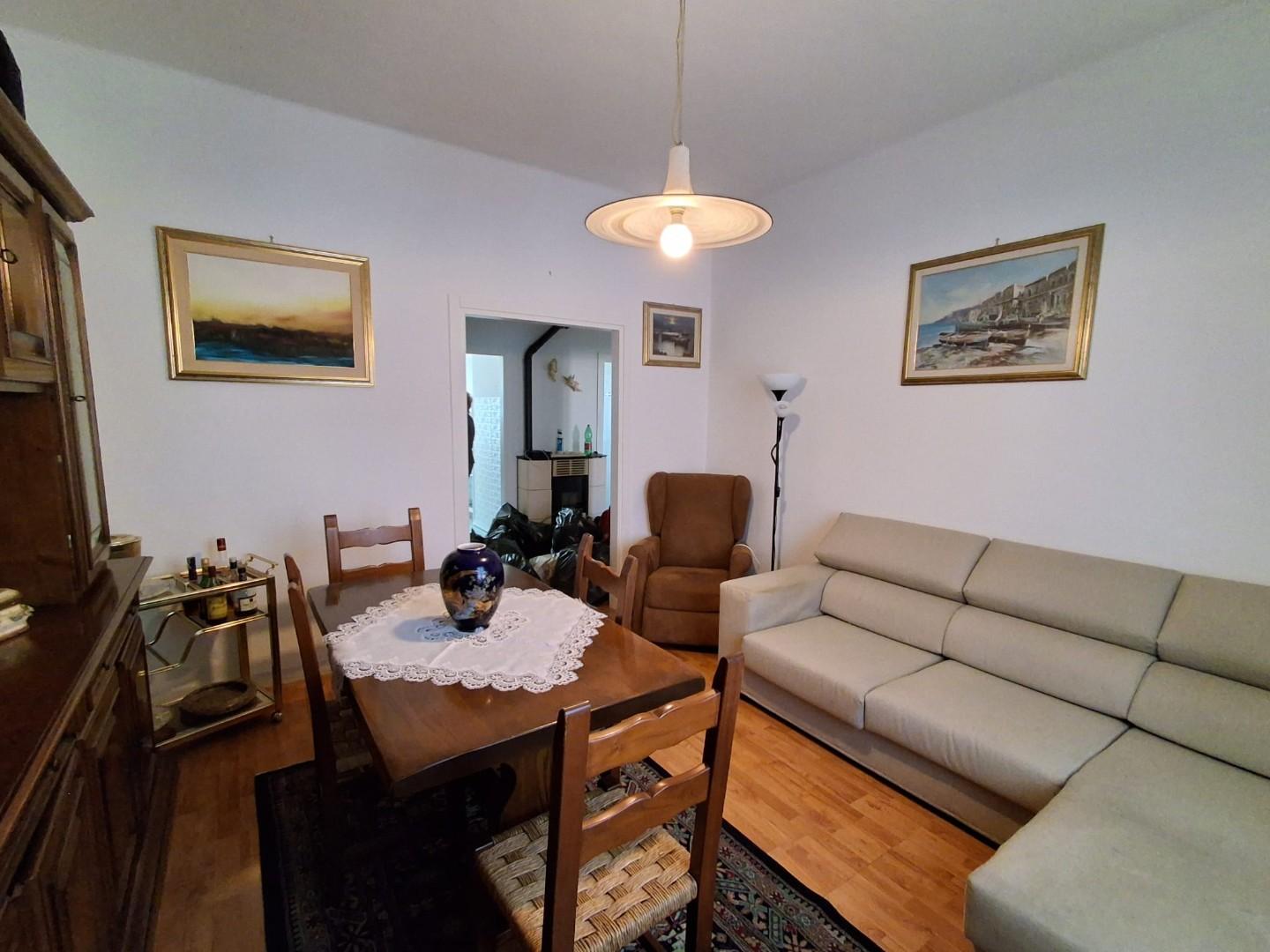 Quadrilocale ristrutturato, Massa centro