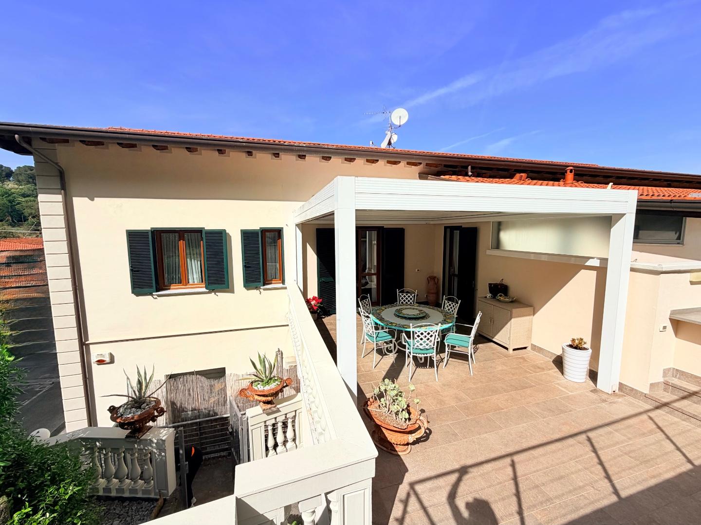 Quadrilocale con giardino, Massa centro