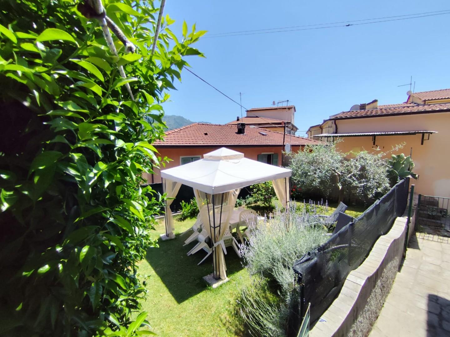 Appartamento con giardino, Massa ortola