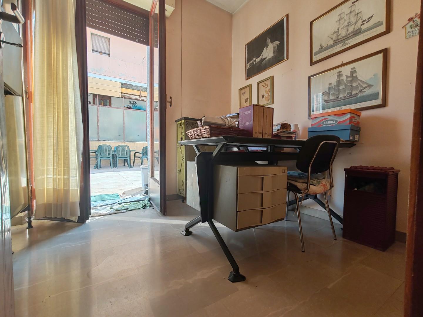 Appartamento con terrazzo, Massa centro