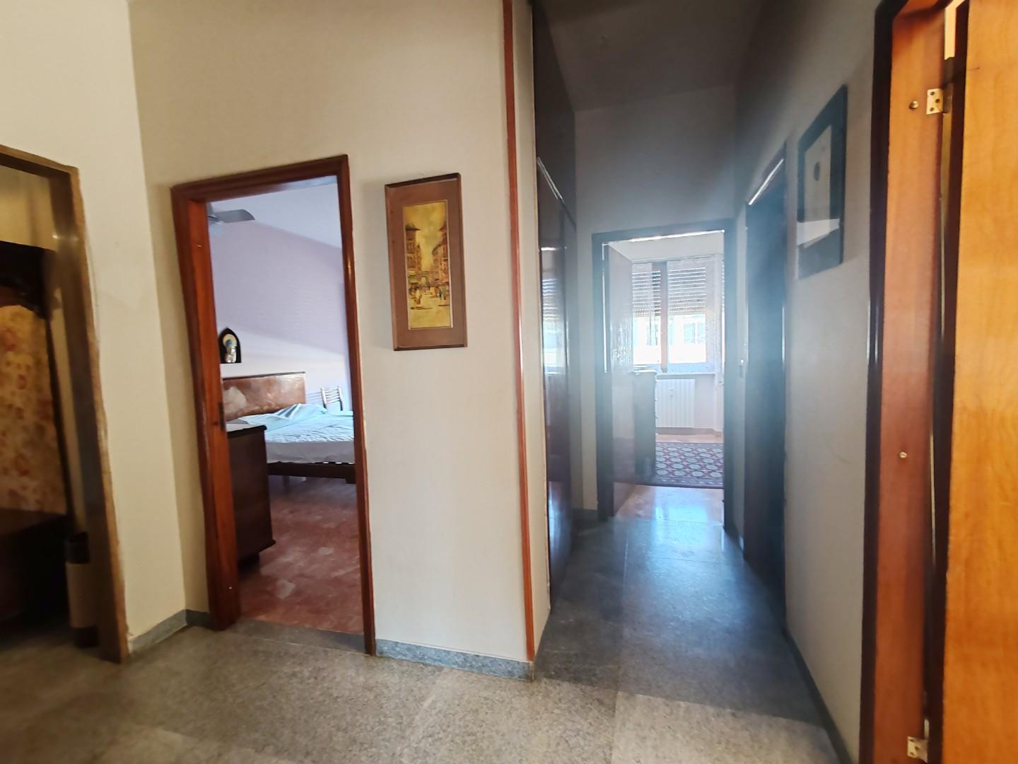 Appartamento con terrazzo, Massa centro