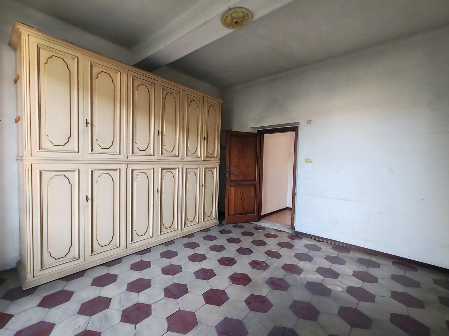 Appartamento con terrazzo, Massa centro storico