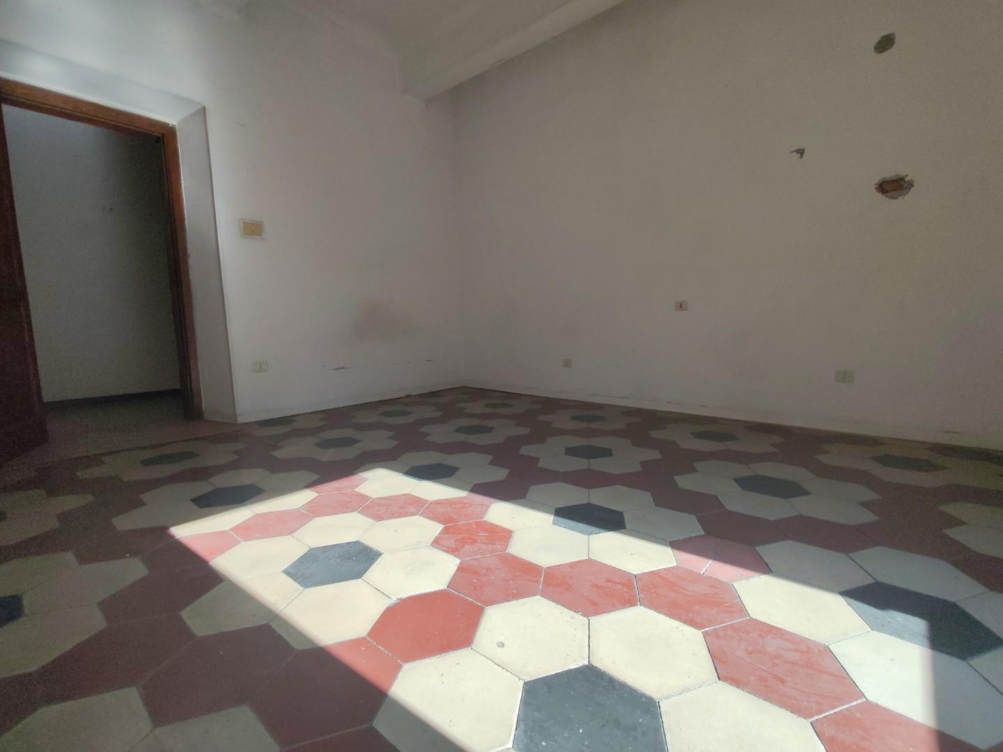 Appartamento con terrazzo, Massa centro storico