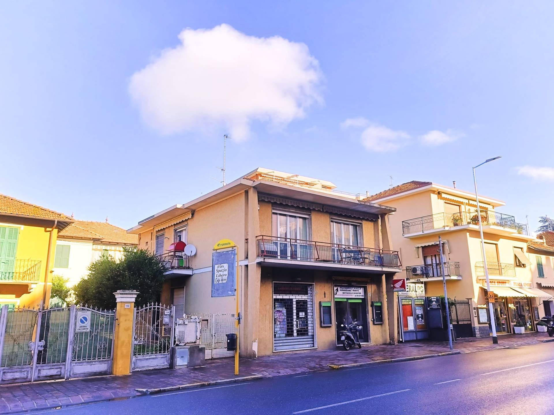 Casa indipendente con terrazzo a San Bartolomeo al Mare