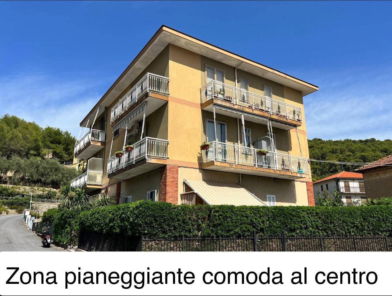 Bilocale con terrazzo a Andora