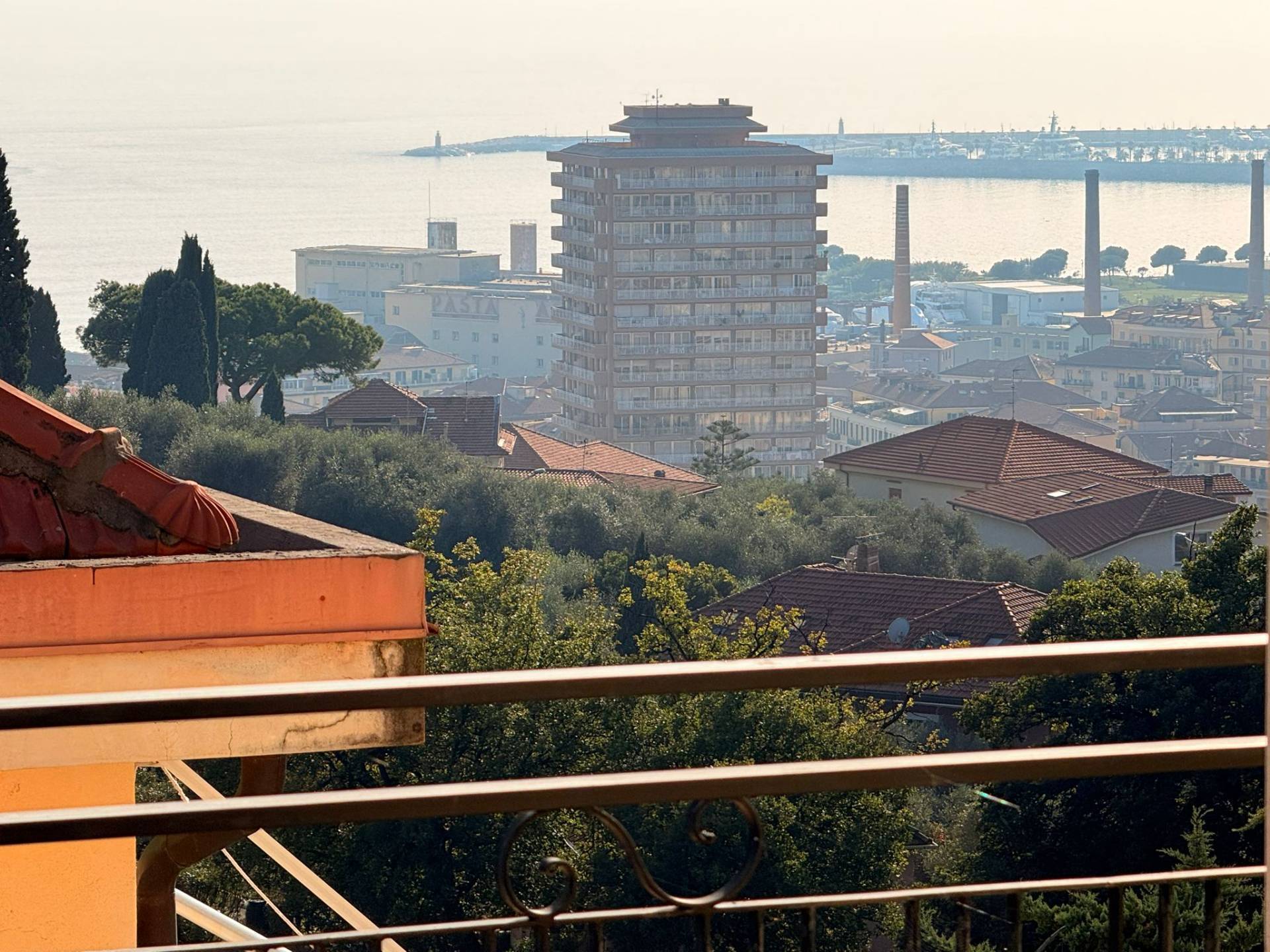 Attico vista mare a Imperia