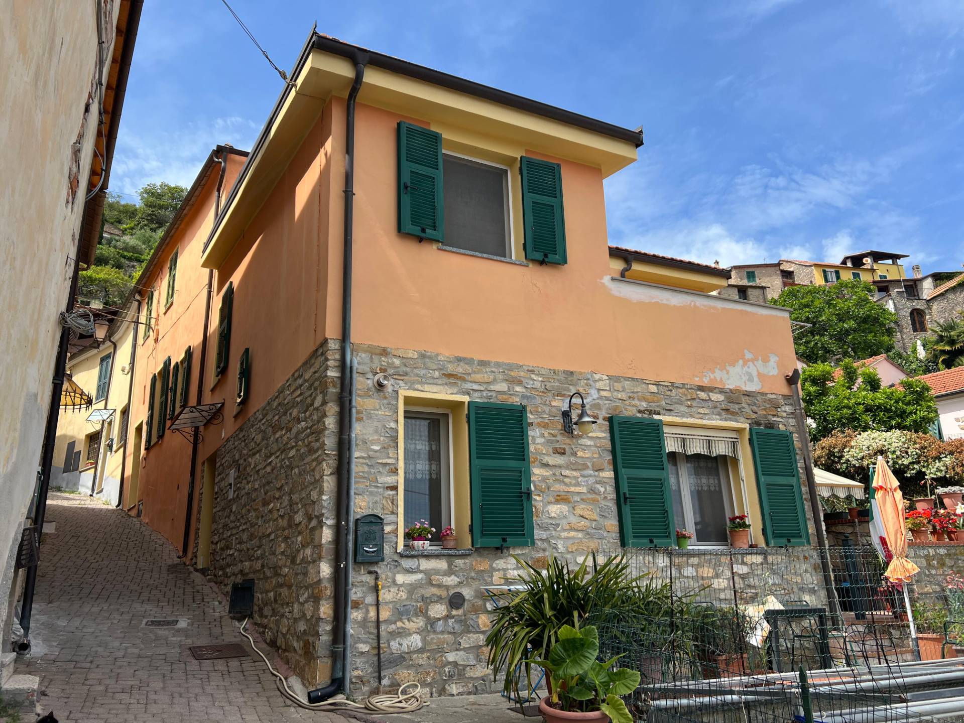 4 locali in vendita a Diano Arentino