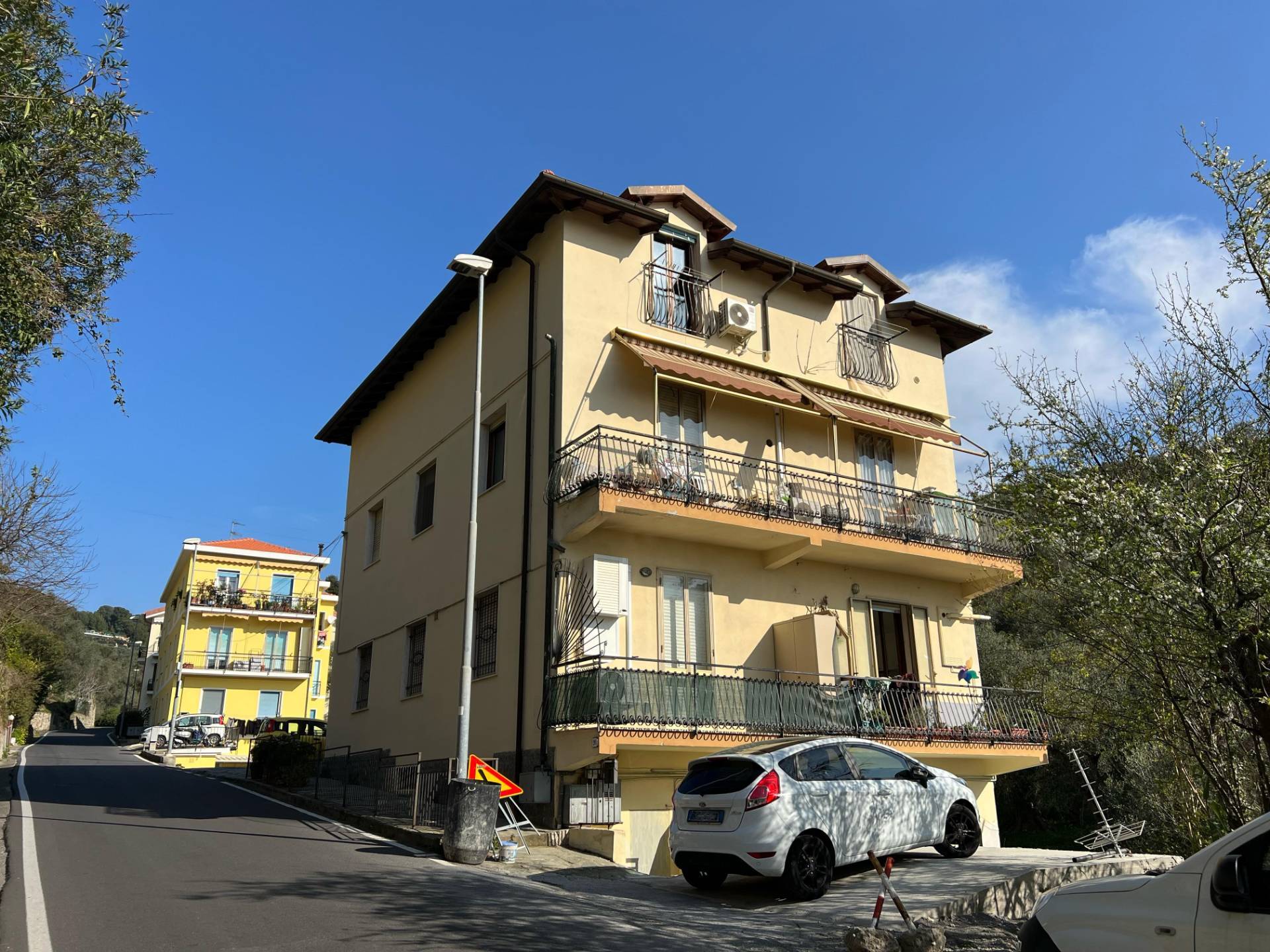 3 locali in vendita a Cervo