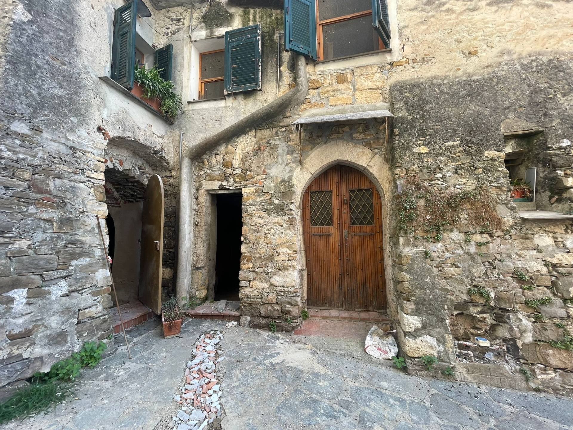 Magazzino in vendita a Diano Castello