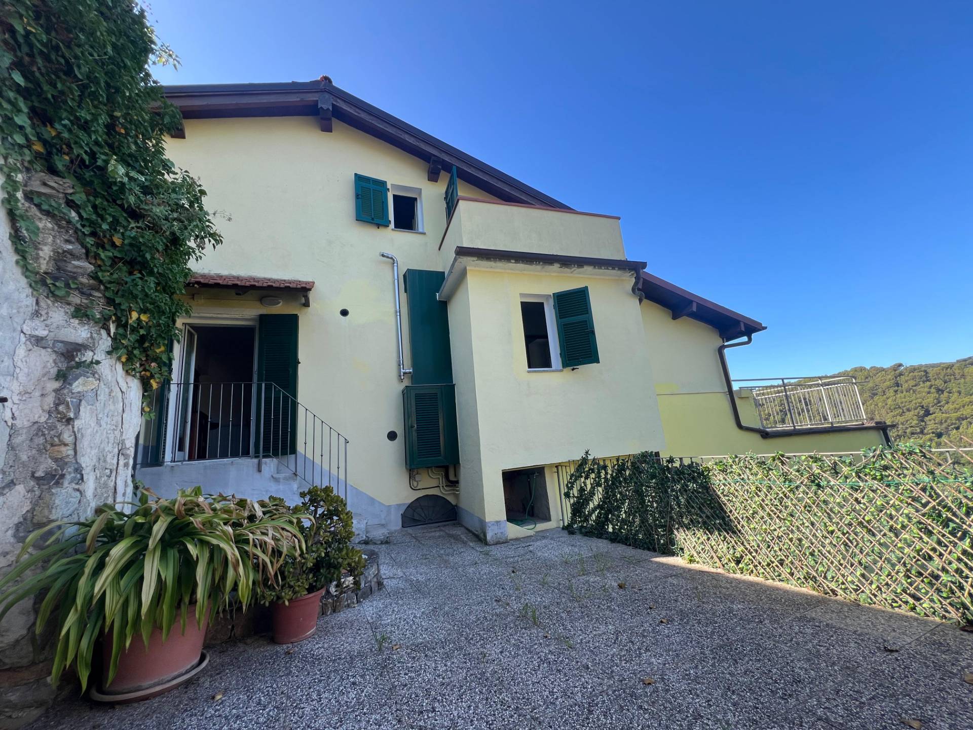Casa semindipendente in vendita a Diano San Pietro