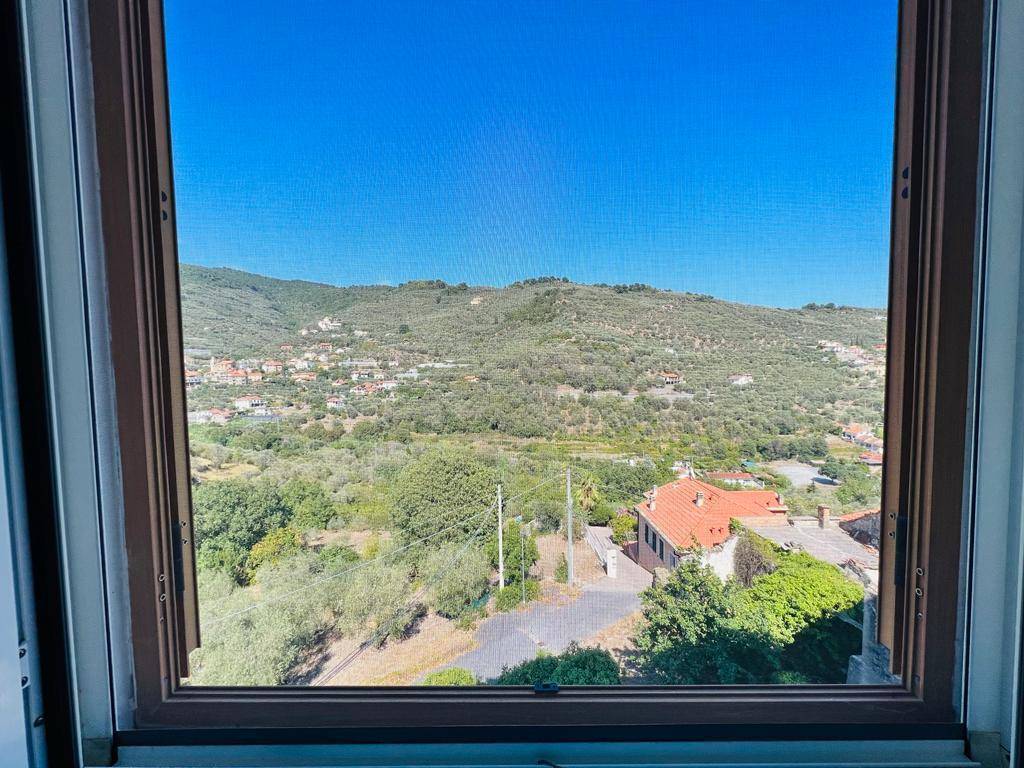 2 locali in vendita a Diano Arentino, Diano Arentino e Frazioni