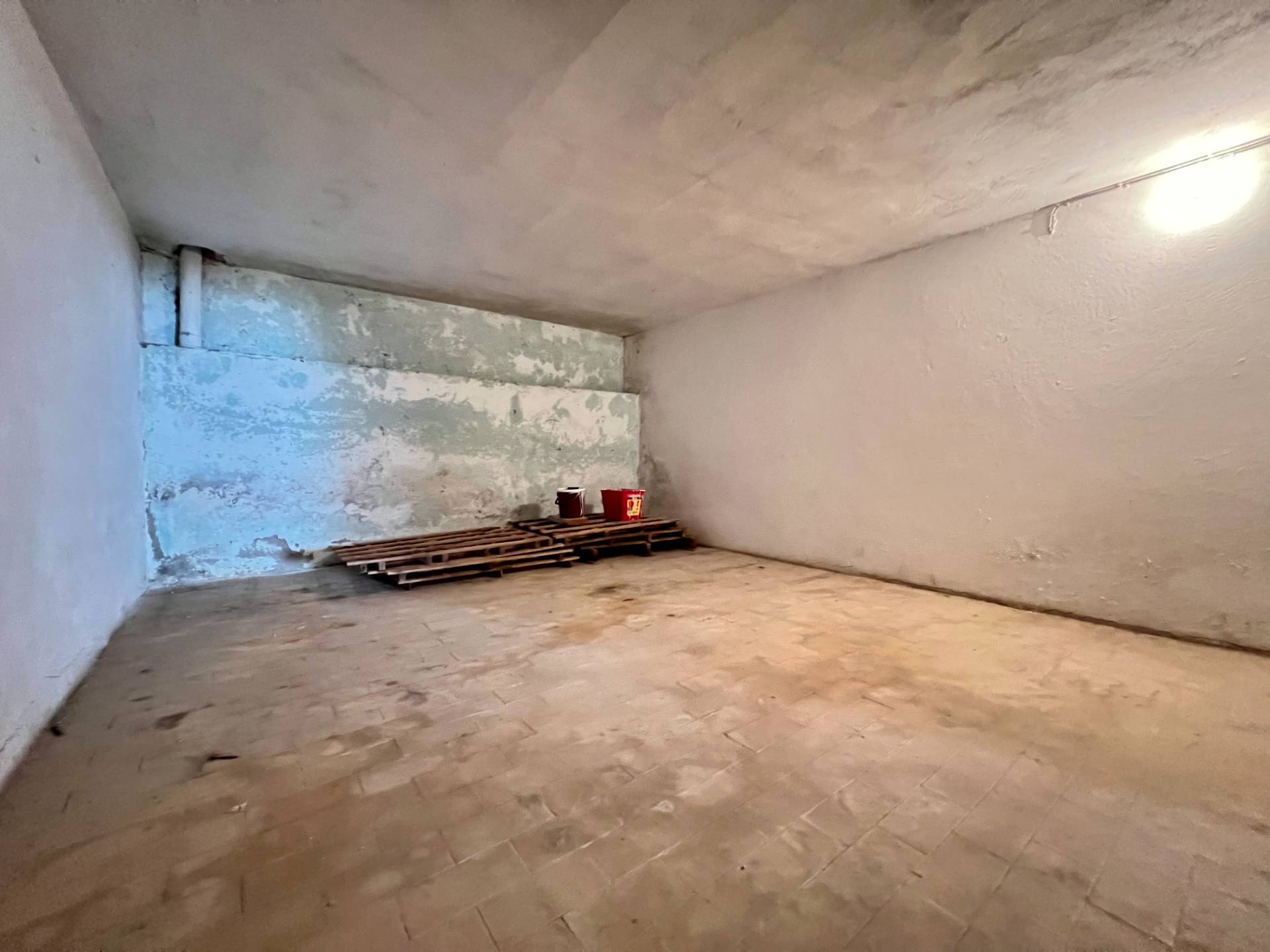 Box o garage in vendita a Cervo