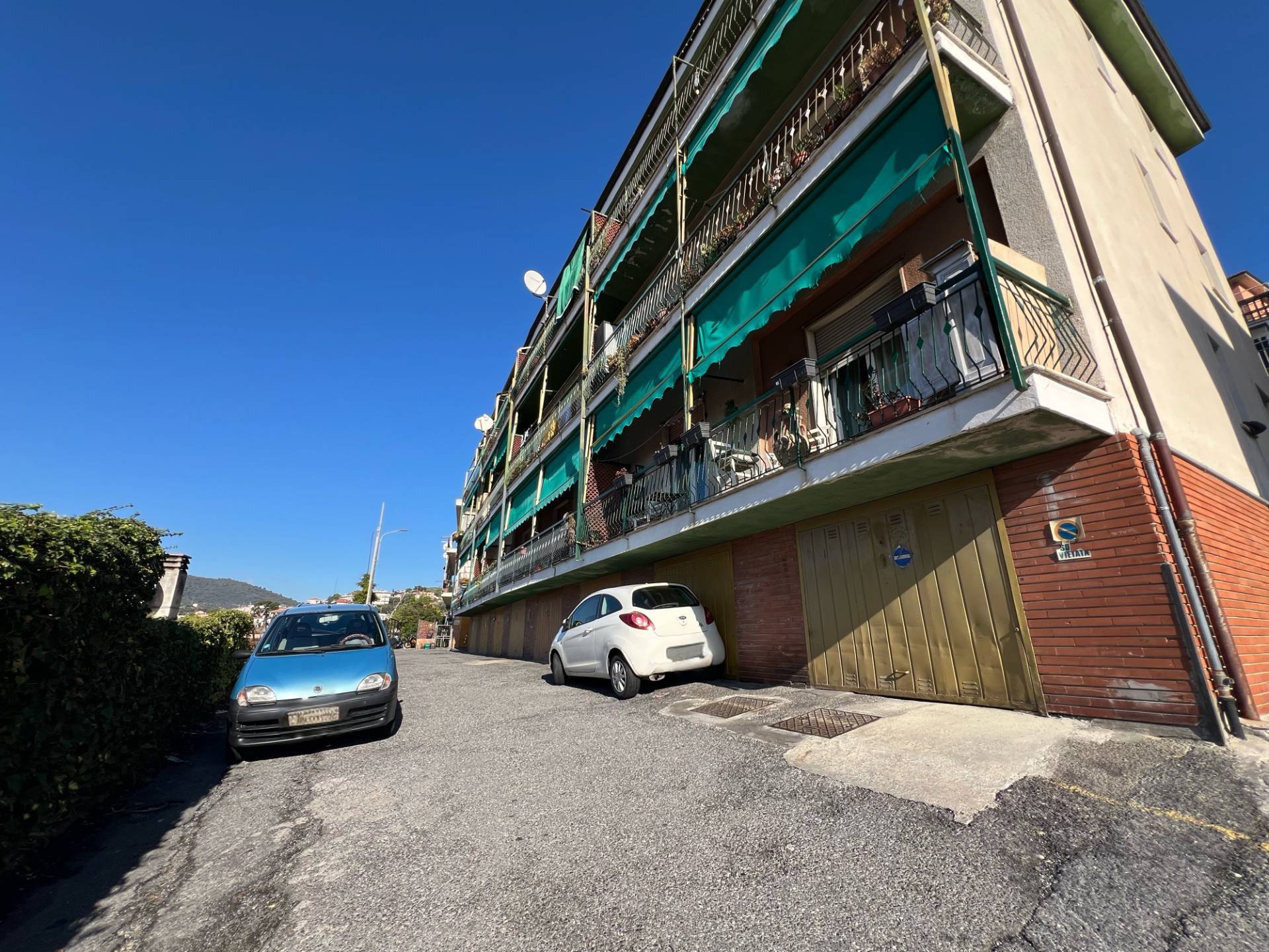 Box o garage in vendita a Imperia