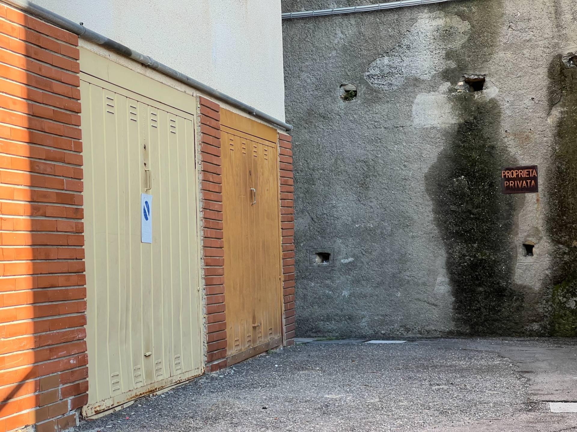 Box o garage in vendita a Imperia