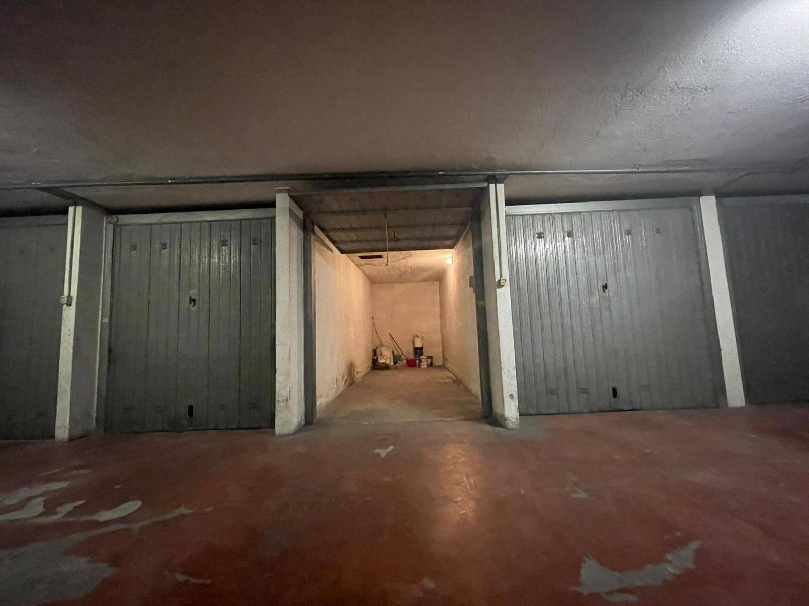 Box o garage in vendita a Imperia