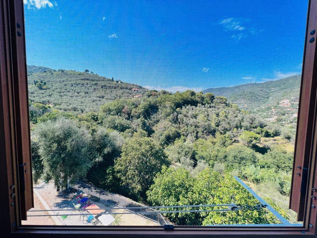 2 locali in vendita a Diano Arentino, Diano Arentino e Frazioni