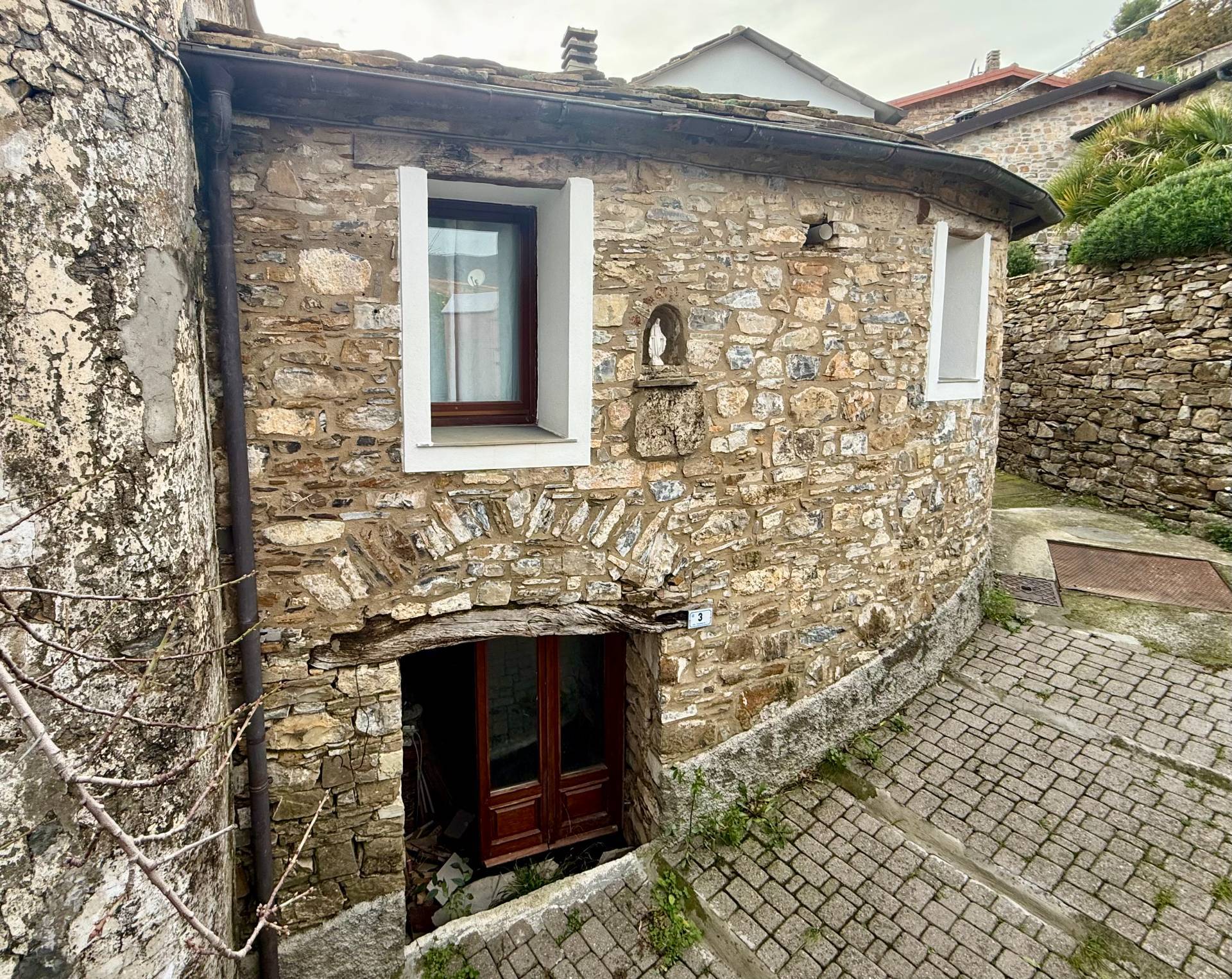 4 locali in vendita a Diano Arentino