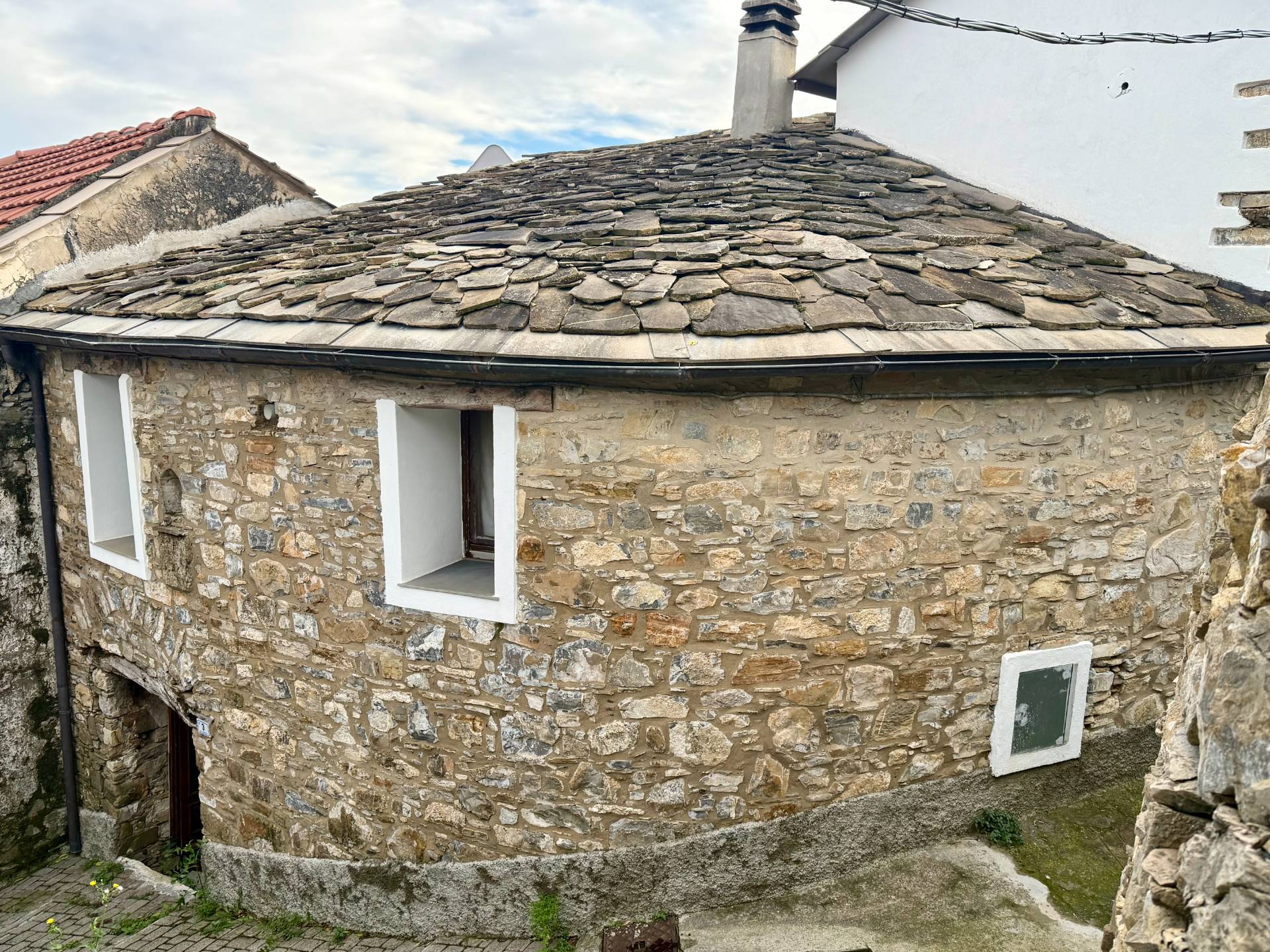 4 locali in vendita a Diano Arentino