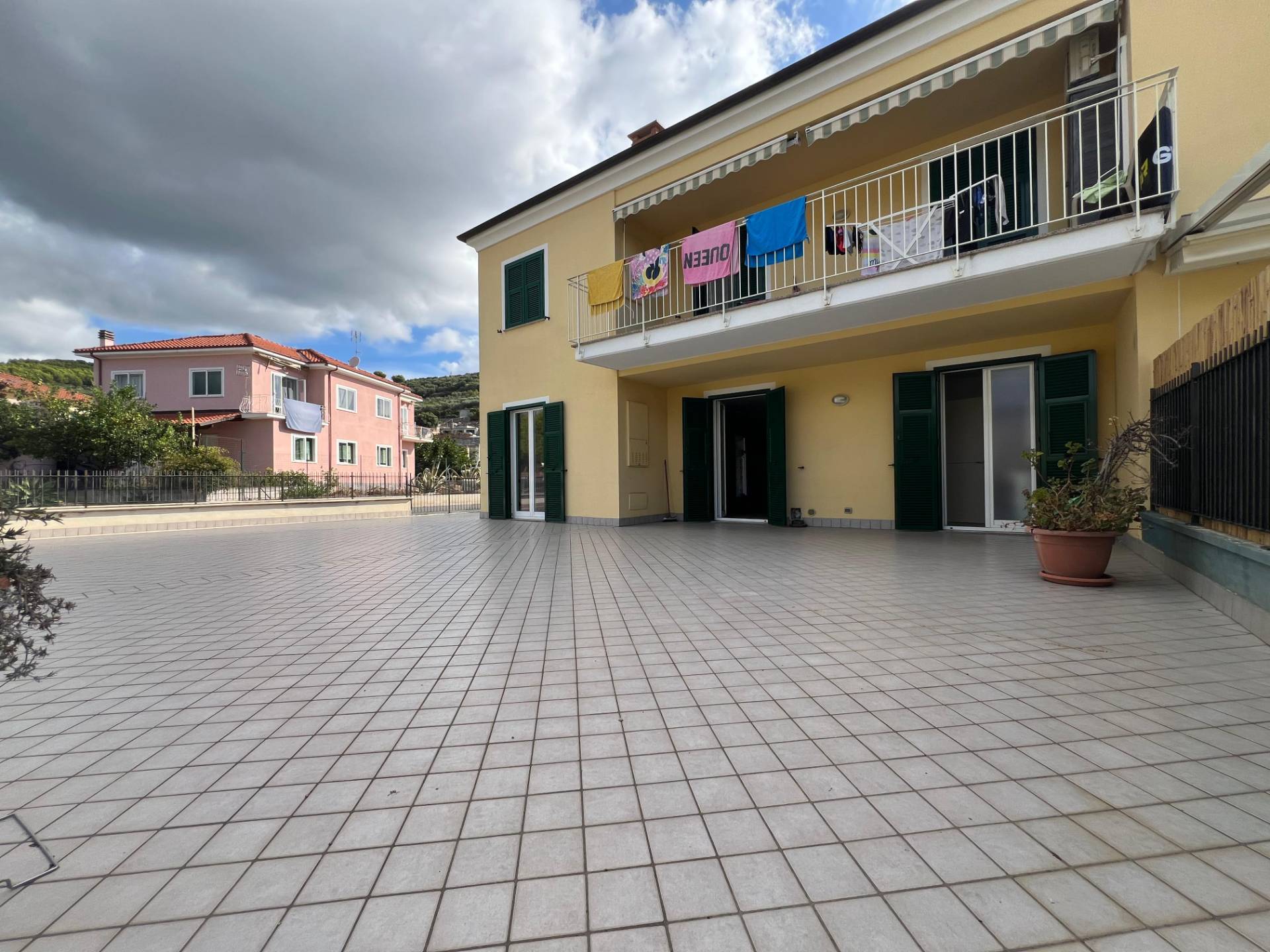 2 locali in vendita a Cervo