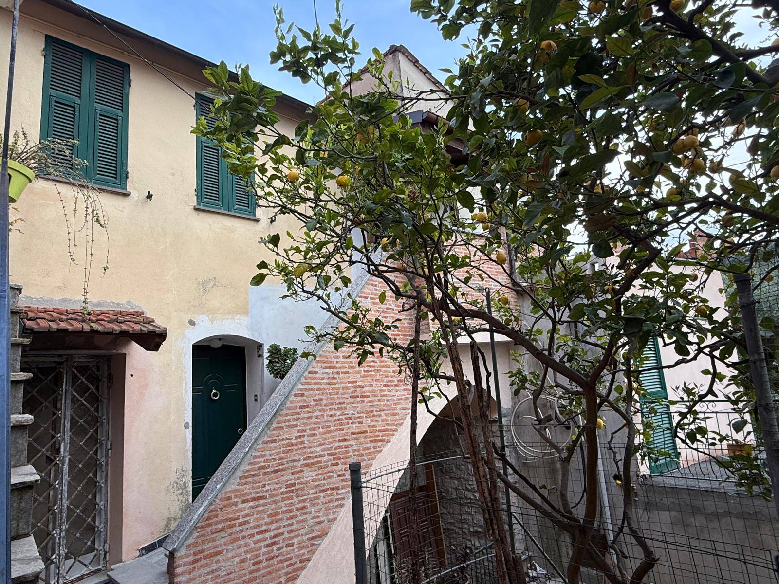 3 locali in vendita a Diano Castello, Varcavello