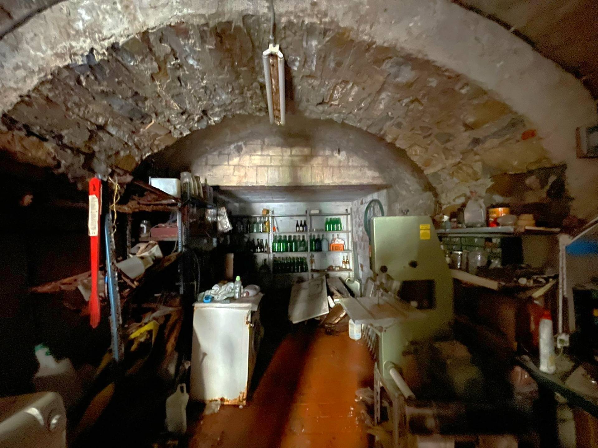 Magazzino in vendita a Diano Castello