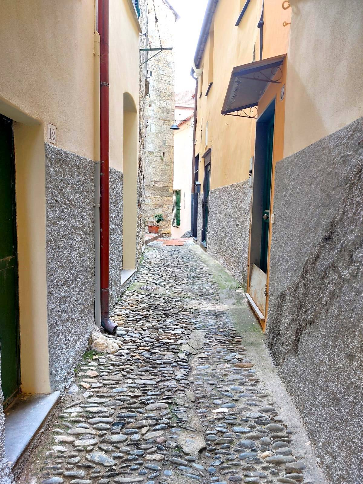 4 locali in vendita a Cervo