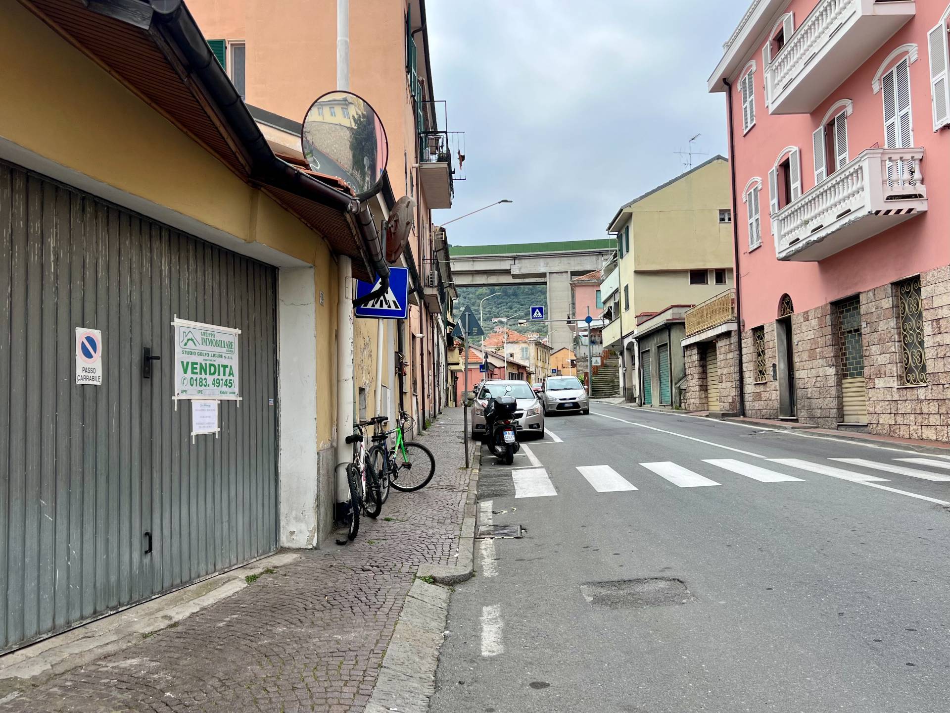 Box o garage in vendita a Imperia