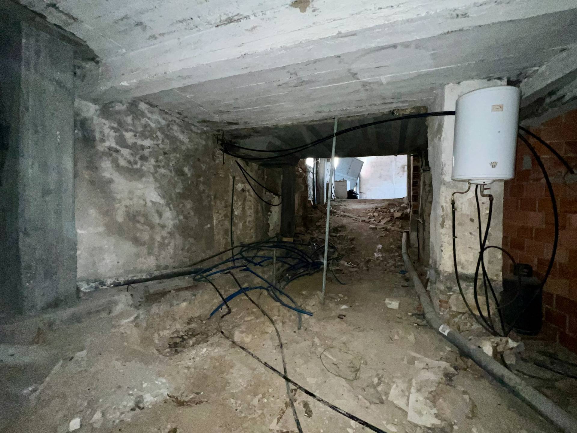 Box o garage in vendita a Imperia