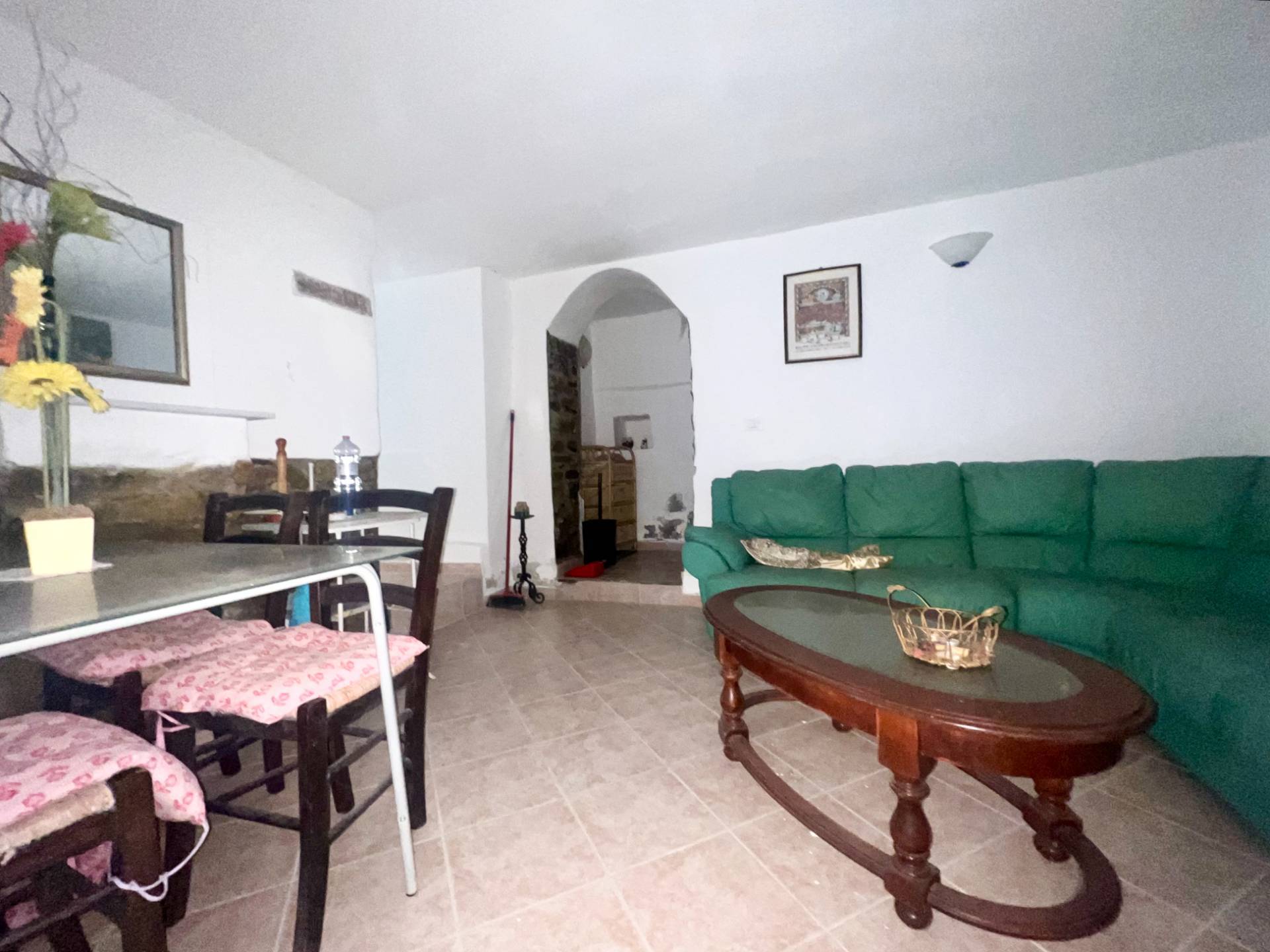 2 locali in vendita a Diano Arentino