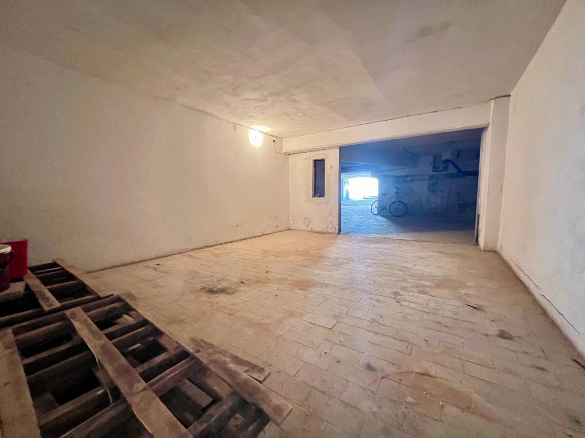 Box o garage in vendita a Cervo