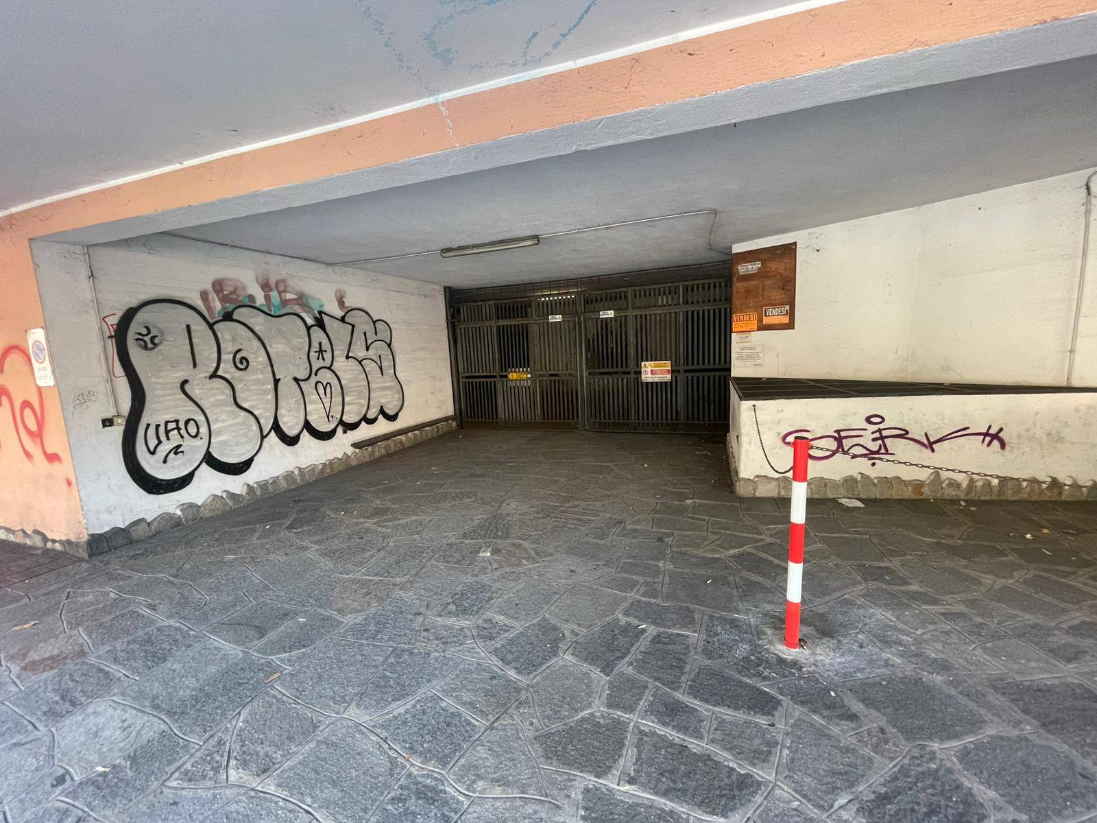 Box o garage in vendita a Imperia