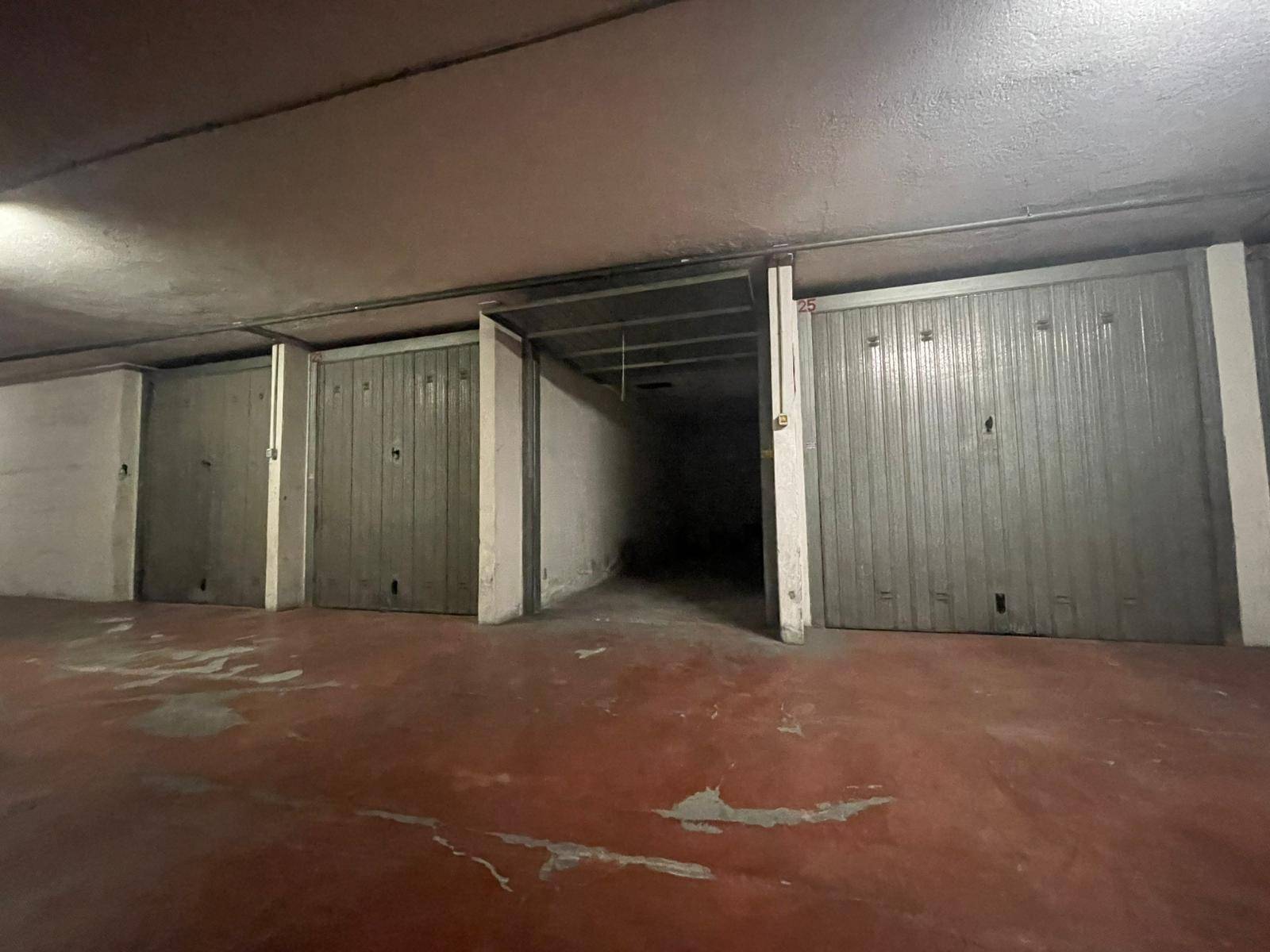 Box o garage in vendita a Imperia