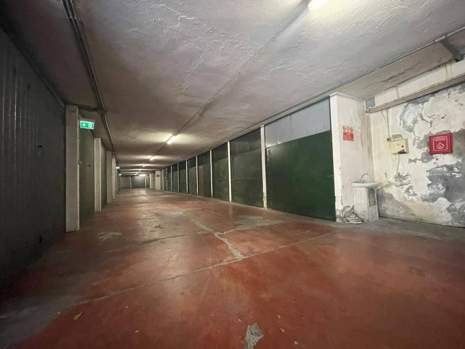 Box o garage in vendita a Imperia