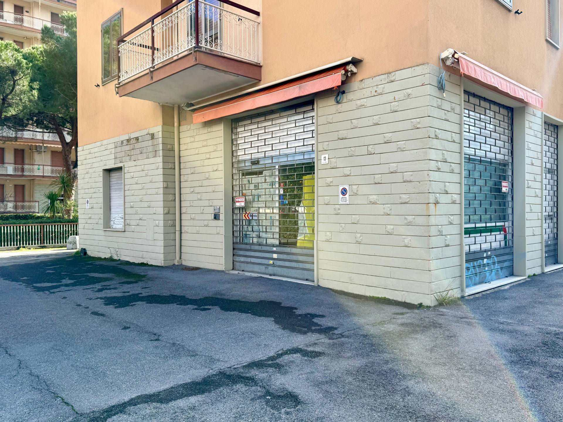 Locale commerciale in vendita a Andora