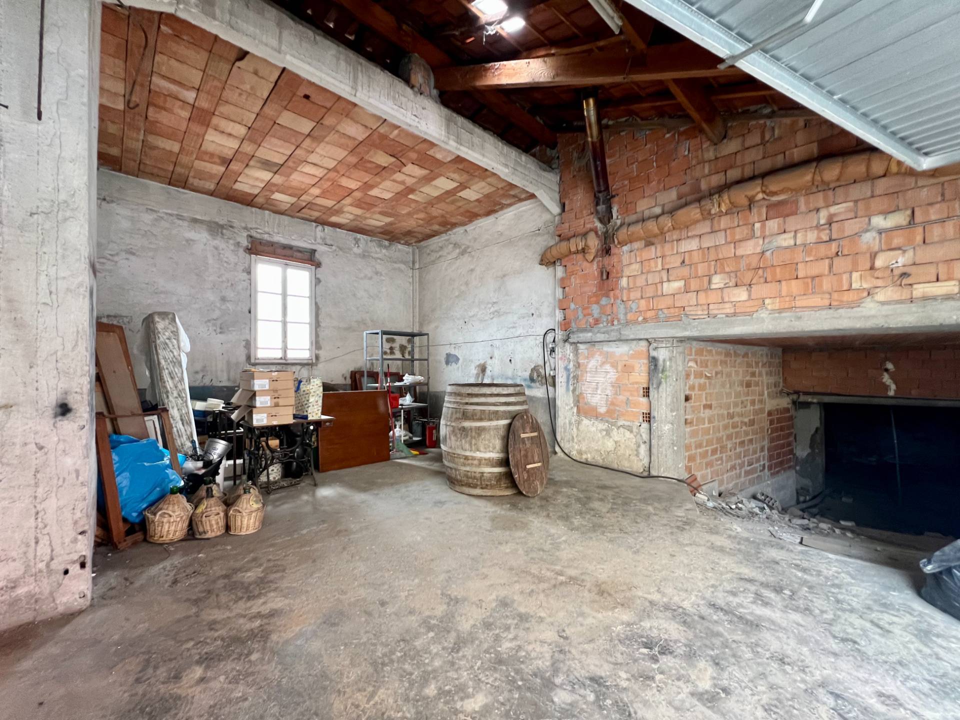 Box o garage in vendita a Imperia