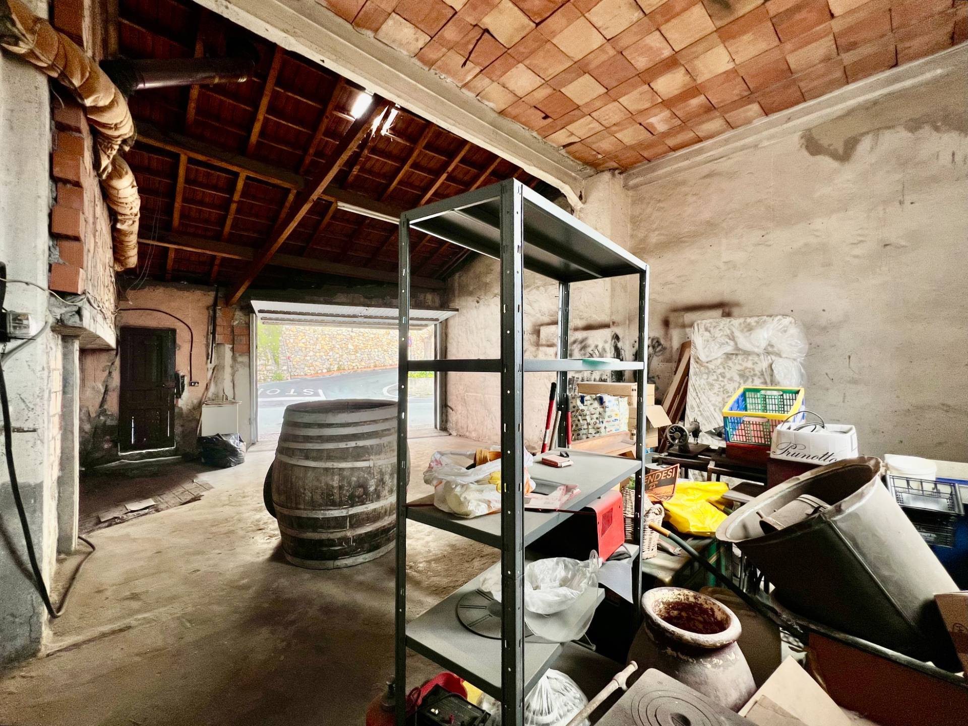 Box o garage in vendita a Imperia