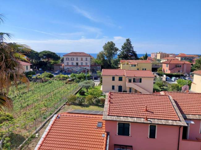 2 locali in vendita a Cervo