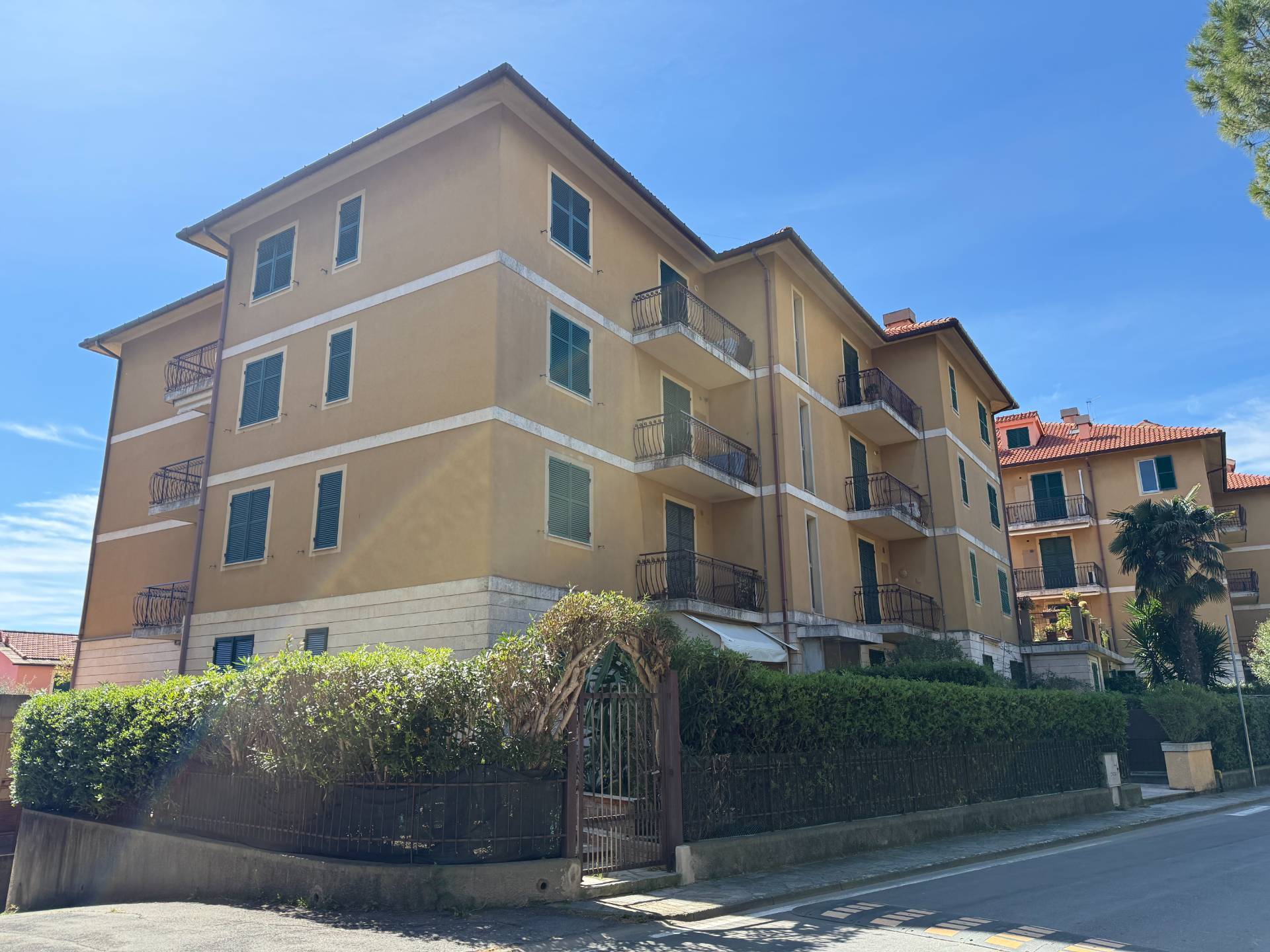 2 locali in vendita a Cervo