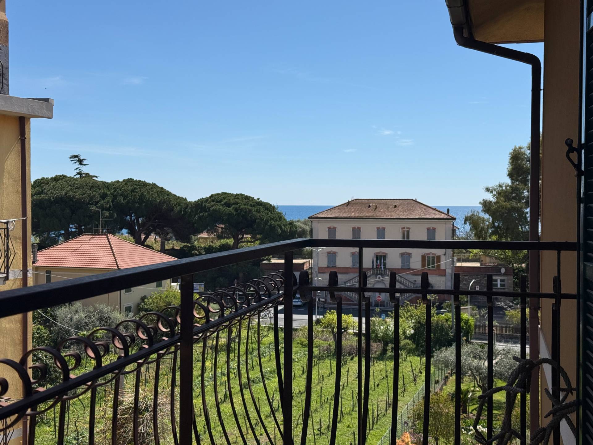 2 locali in vendita a Cervo