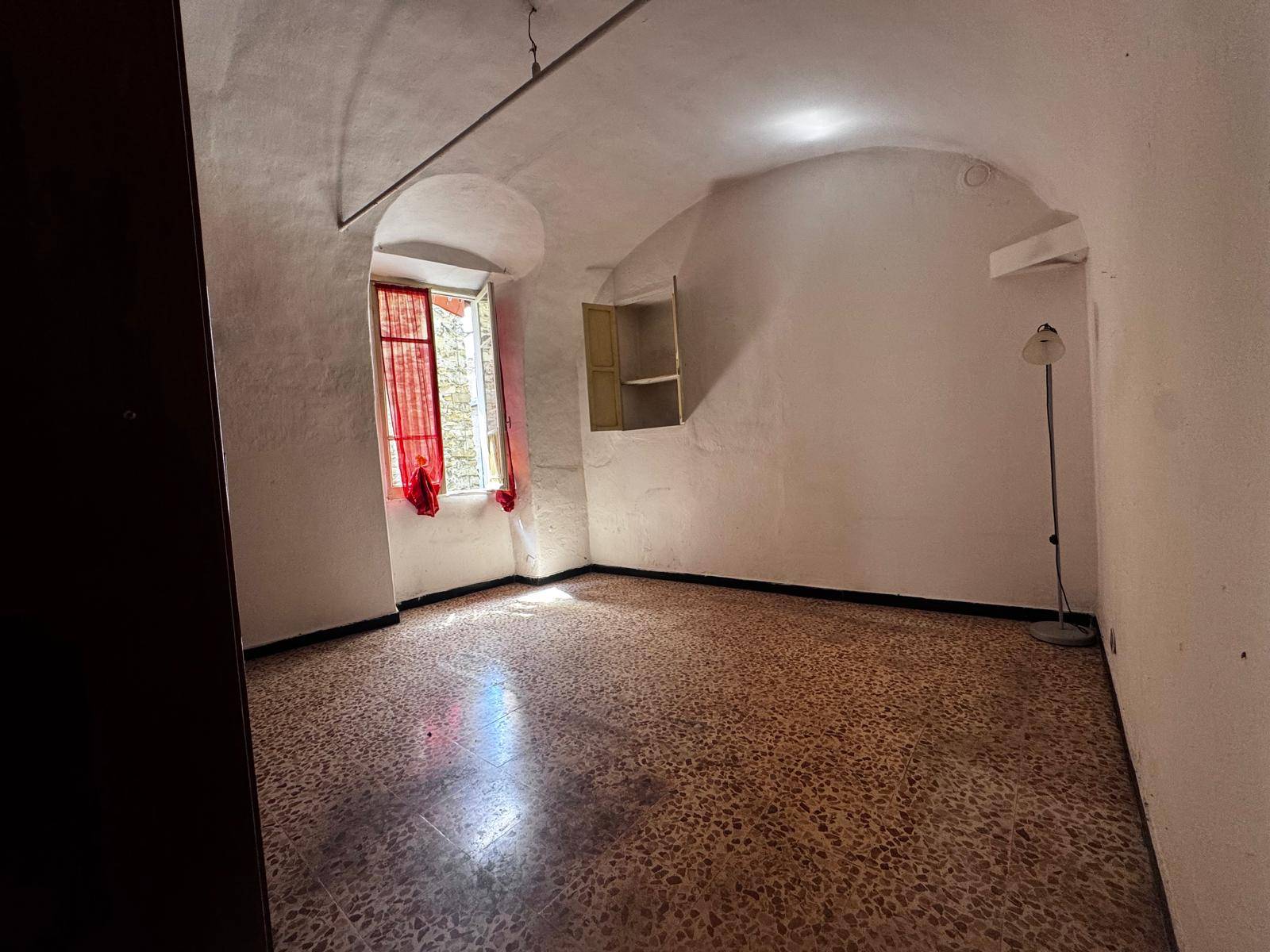 4 locali in vendita a Pontedassio