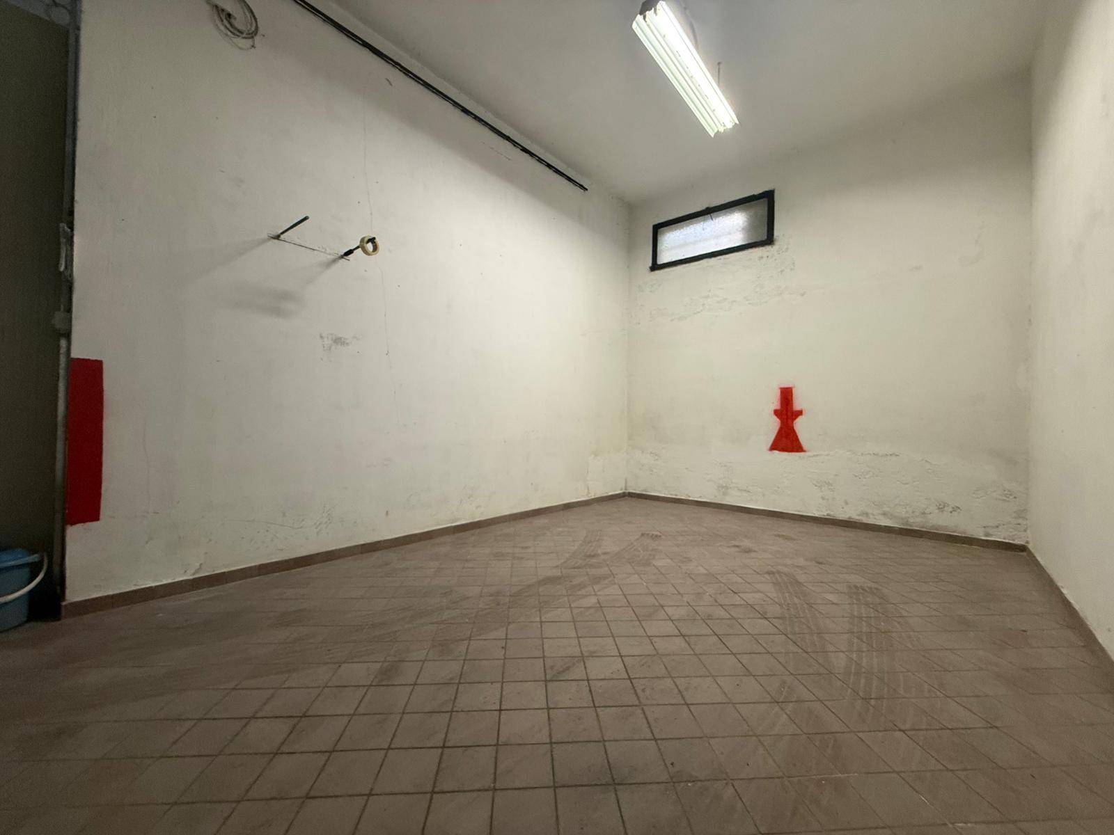 Box o garage in vendita a Imperia