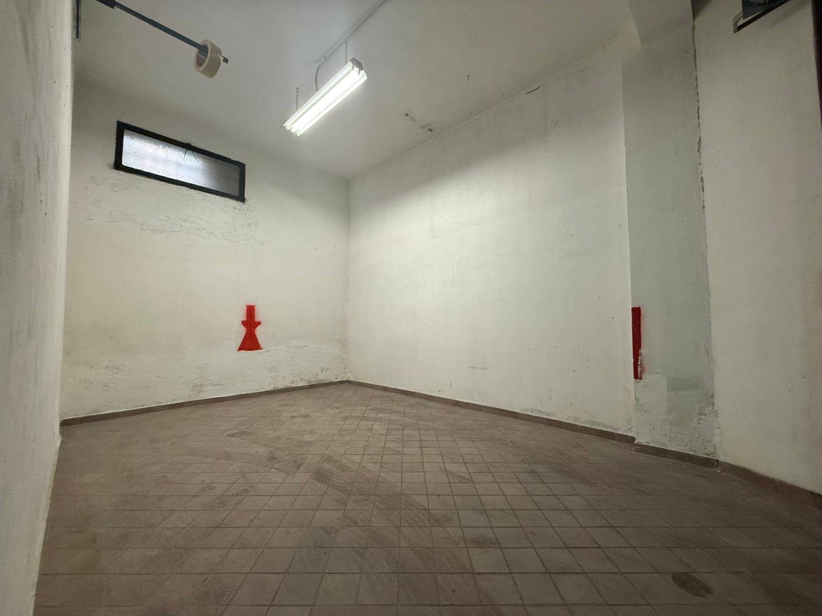 Box o garage in vendita a Imperia