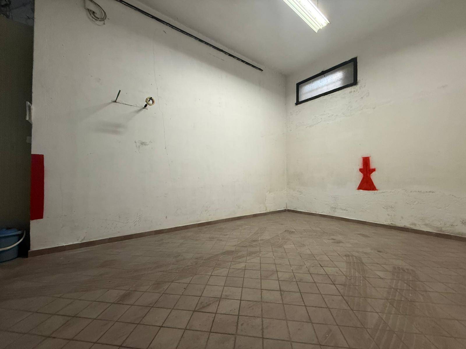 Box o garage in vendita a Imperia