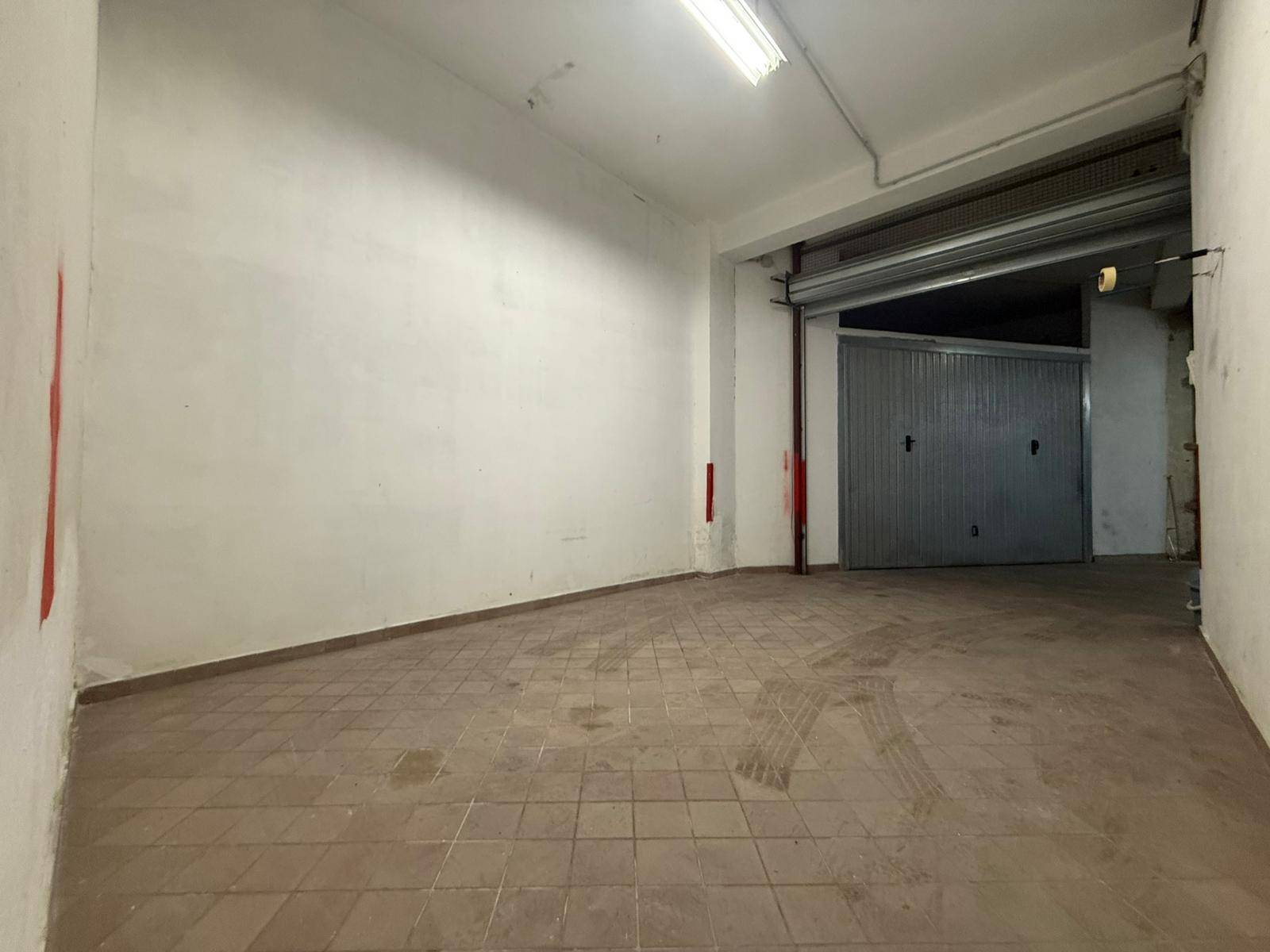 Box o garage in vendita a Imperia