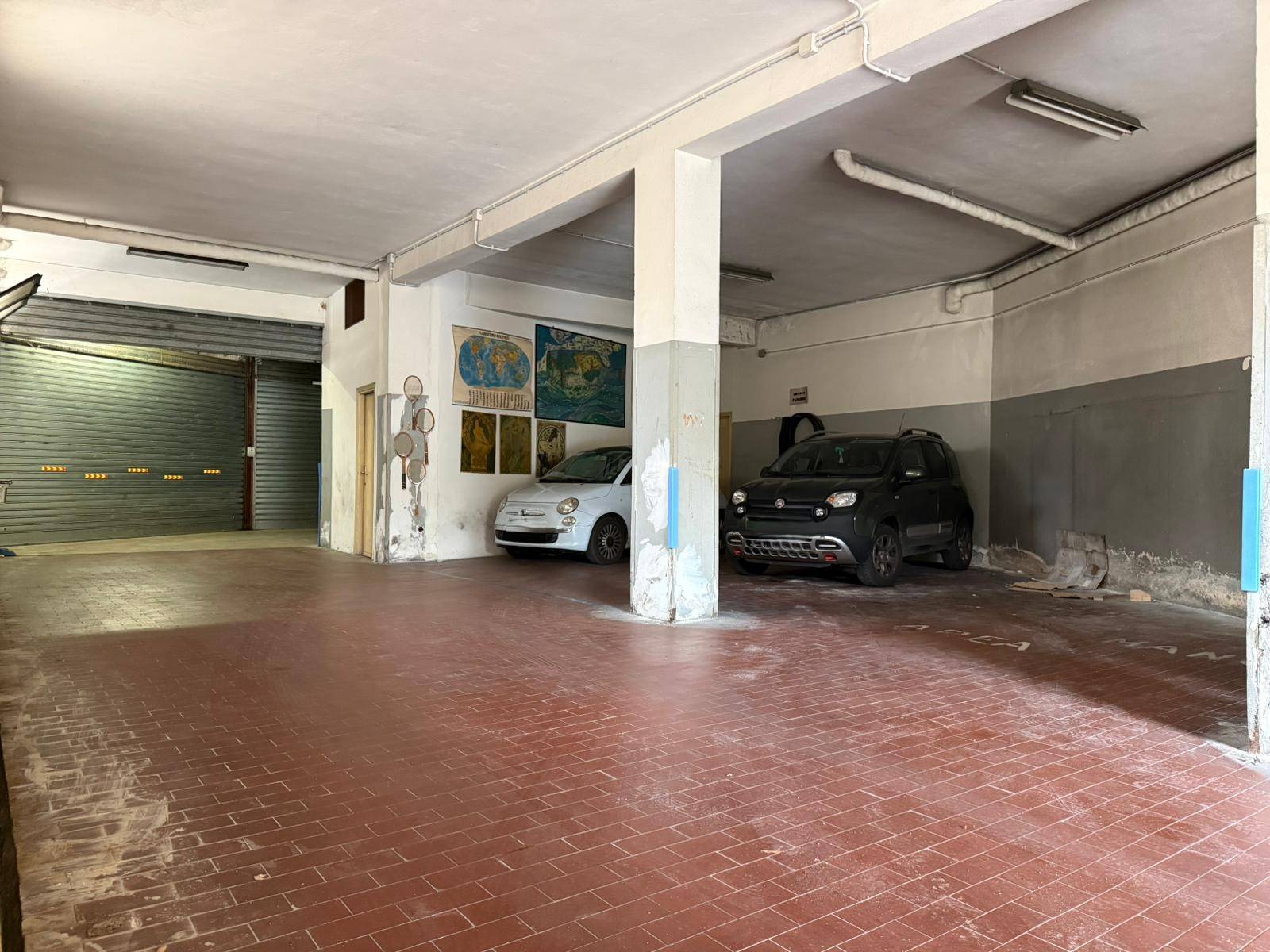 Box o garage in vendita a Imperia