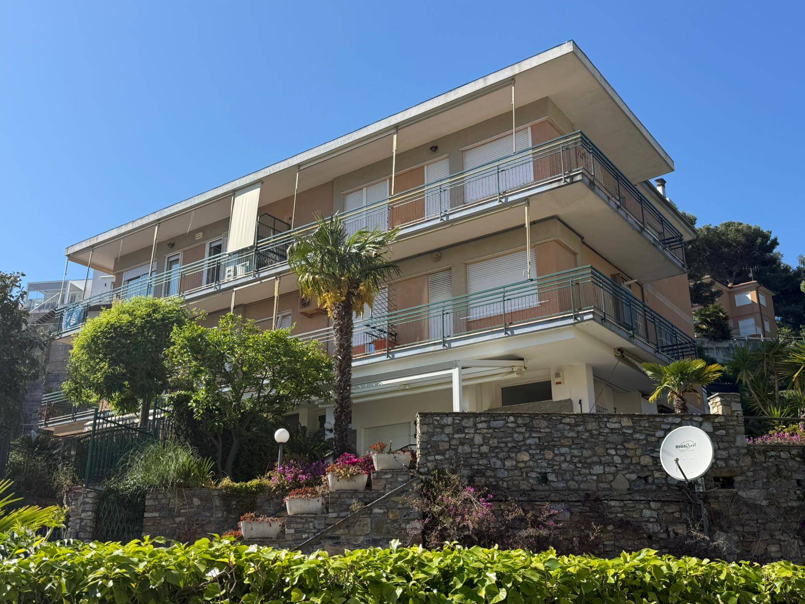 4 locali in vendita a Andora