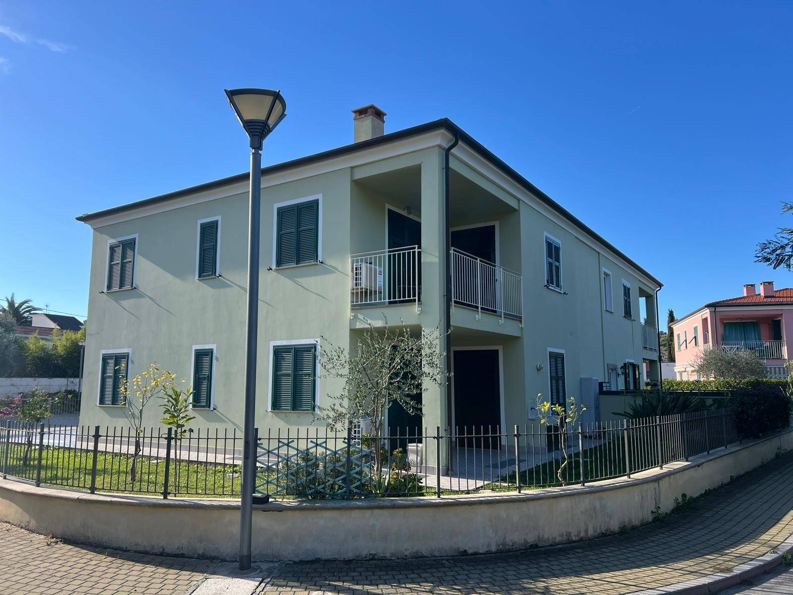 2 locali in vendita a Cervo