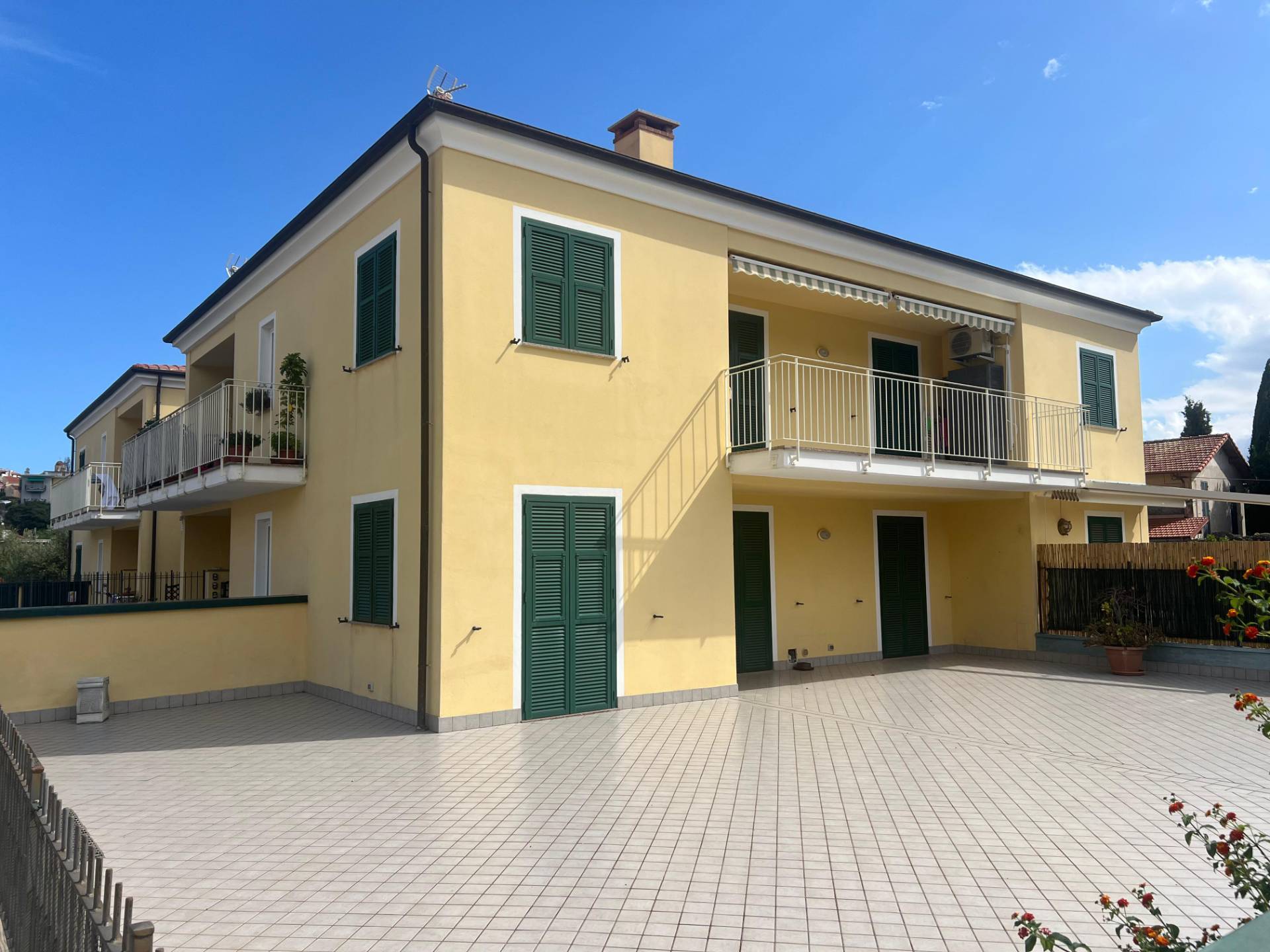 2 locali in vendita a Cervo