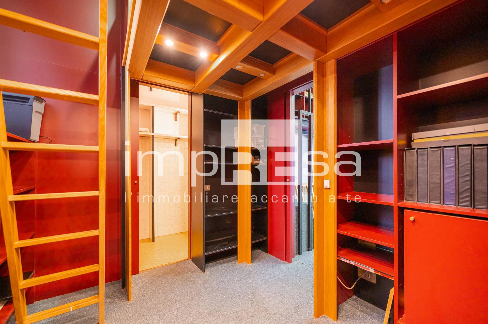 Locale commerciale in vendita a Conegliano, Centro