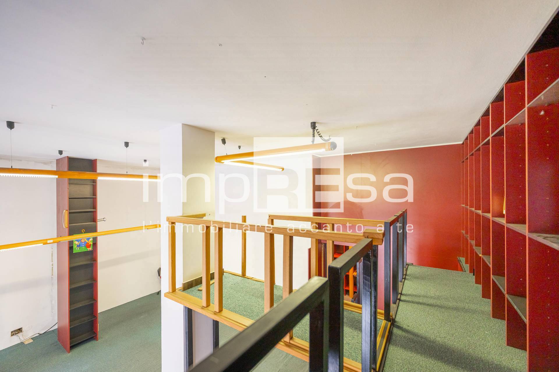 Locale commerciale in vendita a Conegliano, Centro